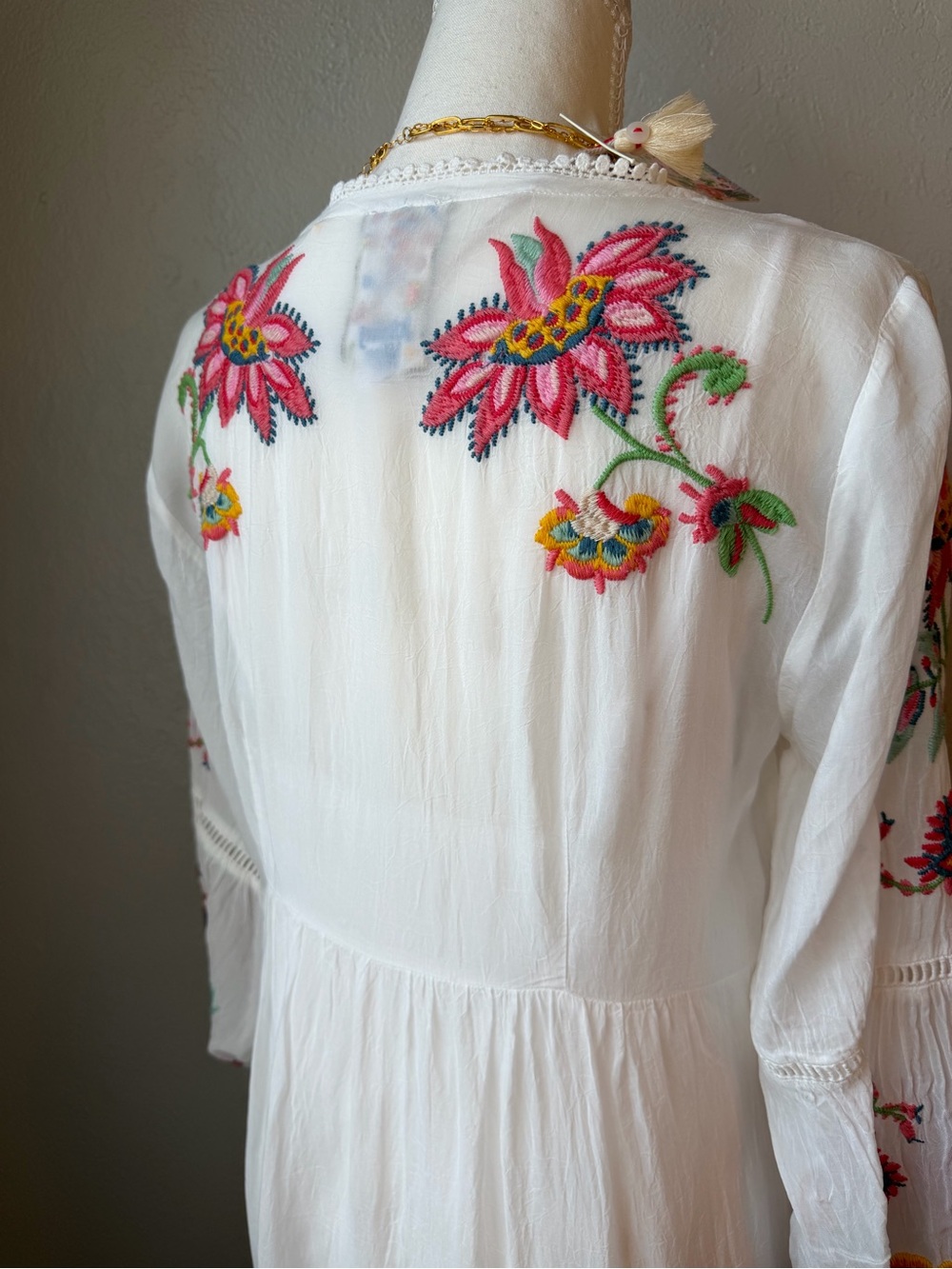 NWT. Johnny Was  White Embroidered Floral Boho Dress Size Small - Picture 11 of 15